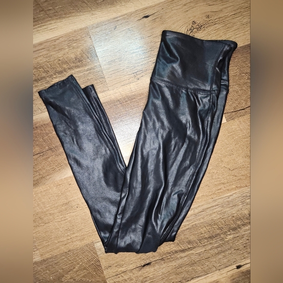 SPANX FAUX Leather leggings size medium - Picture 2 of 5
